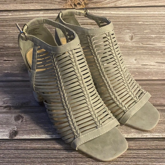 JustFab Chunky Heel Strappy Shoes size 9 - Picture 2 of 6